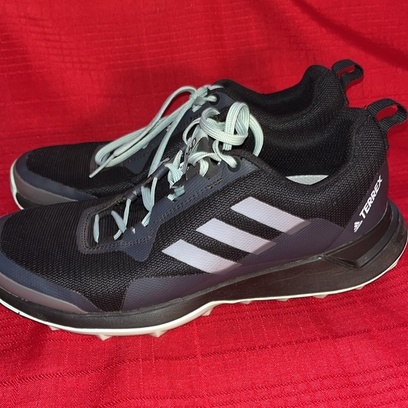 Women’s Size 8 ADIDAS TERREX 260 SHOES - Picture 2 of 8